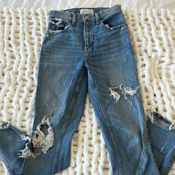 Abercrombie and Fitch high rise mom jean - Picture 1 of 2